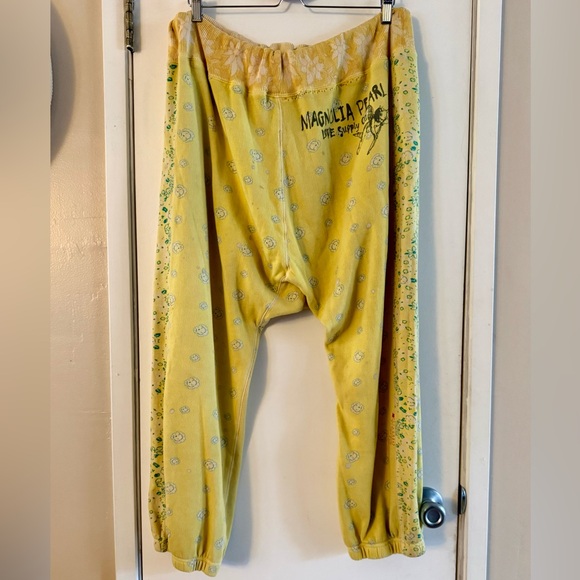 Magnolia Pearl Floral Joggers Pants - Picture 2 of 13